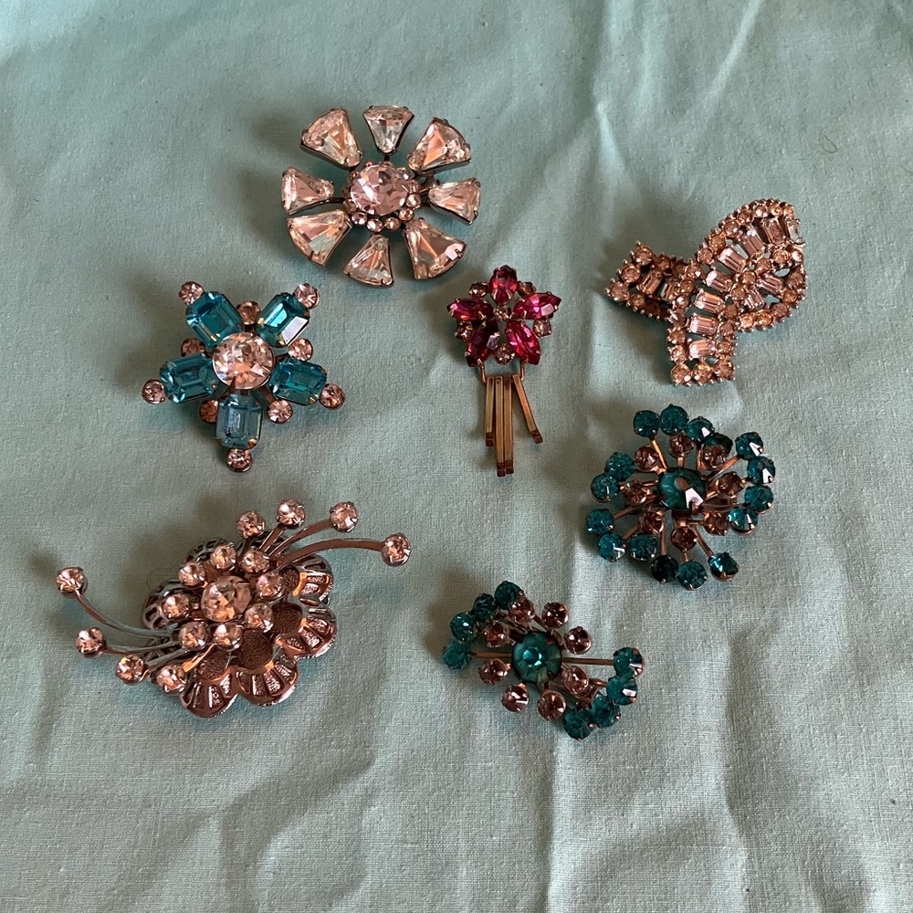 Vintage Broaches- lot of 7